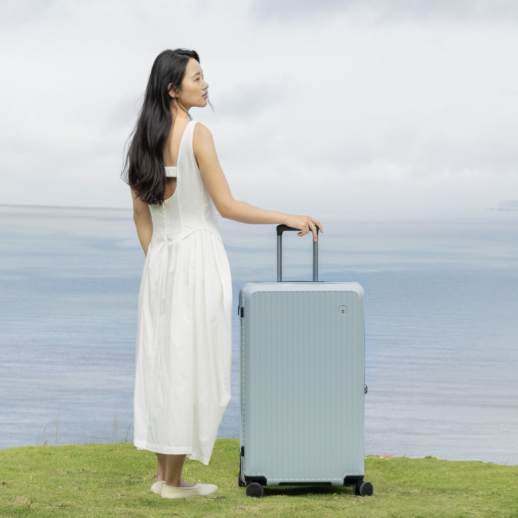 Trunk luggage, Large and deep compartment design, capable of carrying more luggage